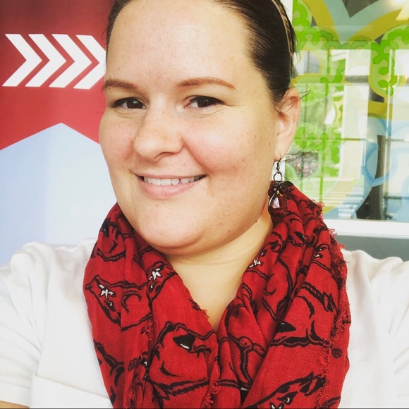 Meet your Posher, Shirlyn - Picture 3 of 4